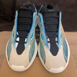 Yeezy Azareth 700 V3 | 12